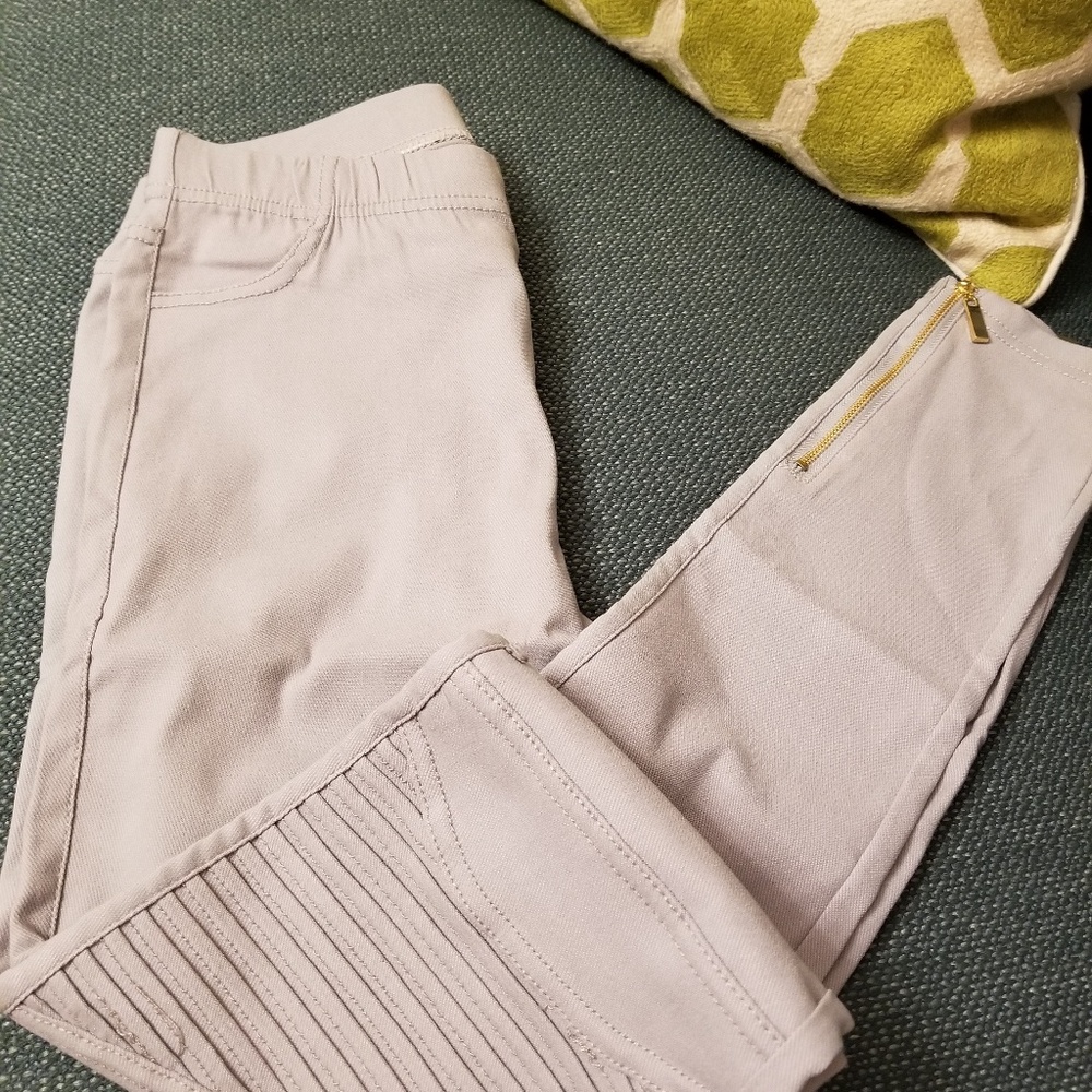 High wasted grey leggins